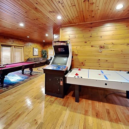 The Great Escape Ii, 5 Bedrooms, Sleeps 17, Game Room, Pool Access, Theater แกตลิงเบิร์ก ภายนอก รูปภาพ