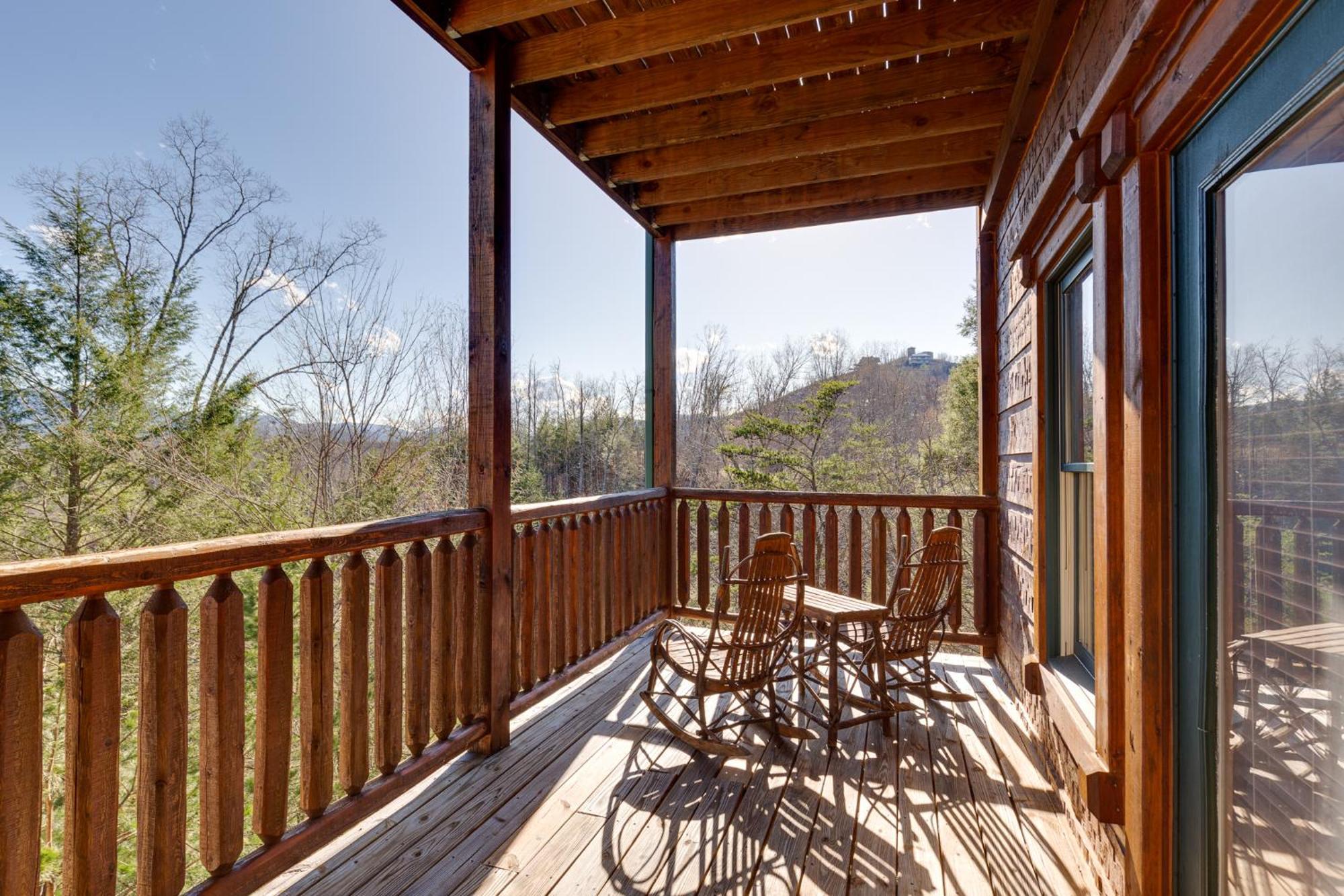 The Great Escape Ii, 5 Bedrooms, Sleeps 17, Game Room, Pool Access, Theater แกตลิงเบิร์ก ภายนอก รูปภาพ